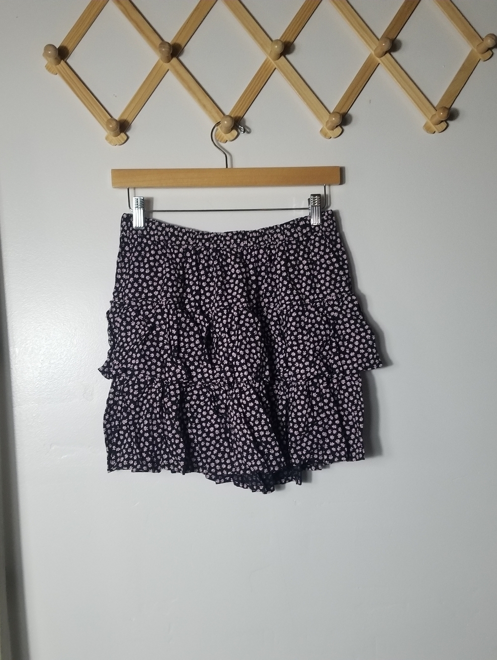 SO JUNIORS TIERED MINI SKIRT WITH FLORAL PRINT SIZE MEDIUM